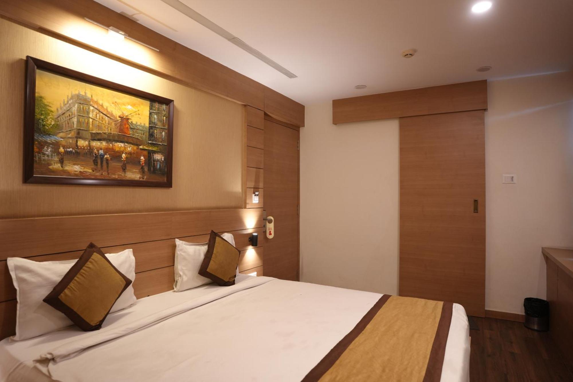 Hotel Silkhouse Premier Danapur Екстериор снимка