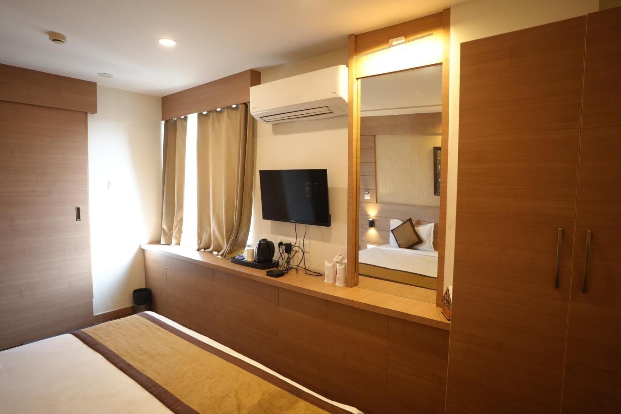 Hotel Silkhouse Premier Danapur Екстериор снимка