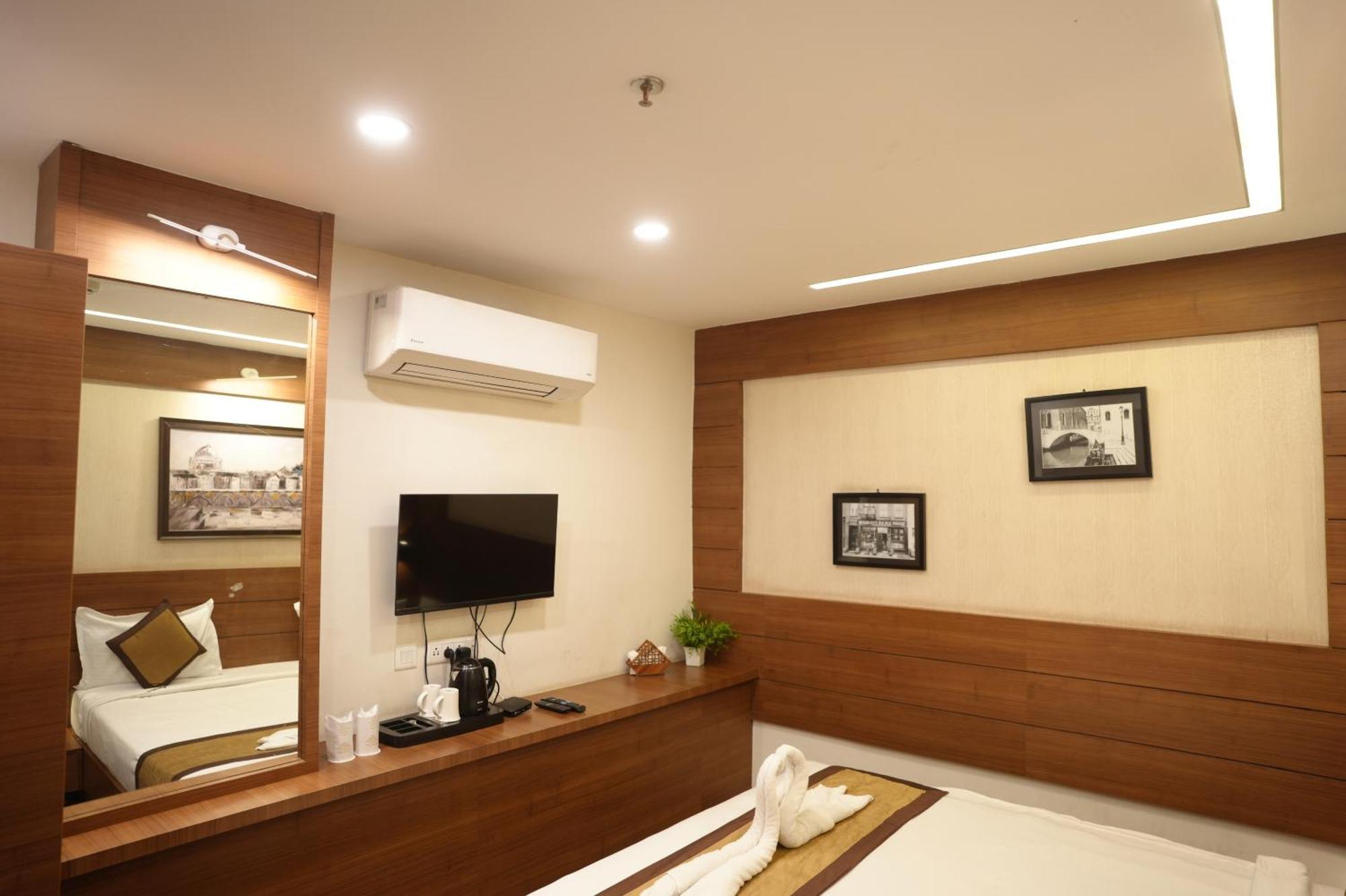 Hotel Silkhouse Premier Danapur Екстериор снимка