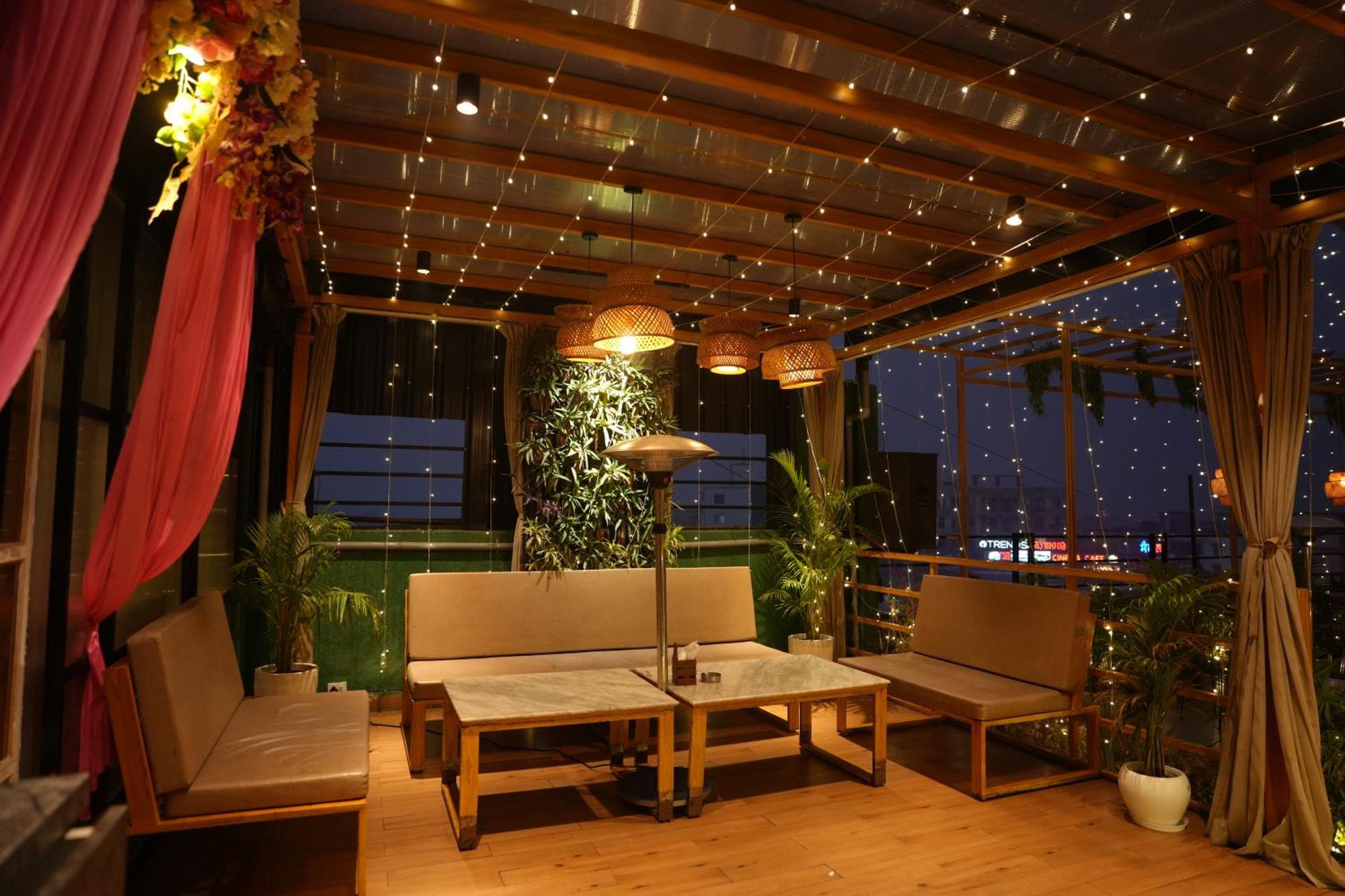Hotel Silkhouse Premier Danapur Екстериор снимка