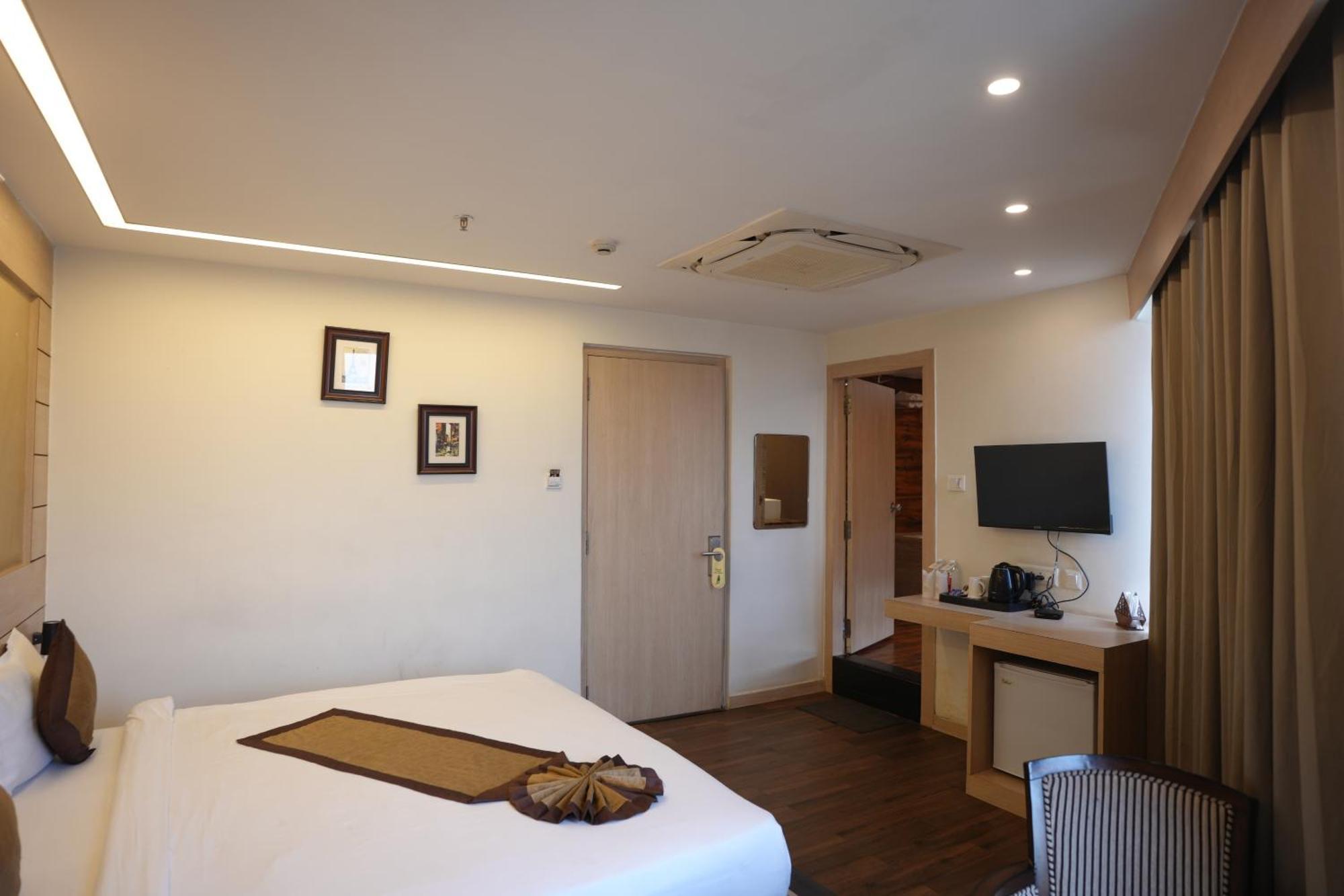 Hotel Silkhouse Premier Danapur Екстериор снимка