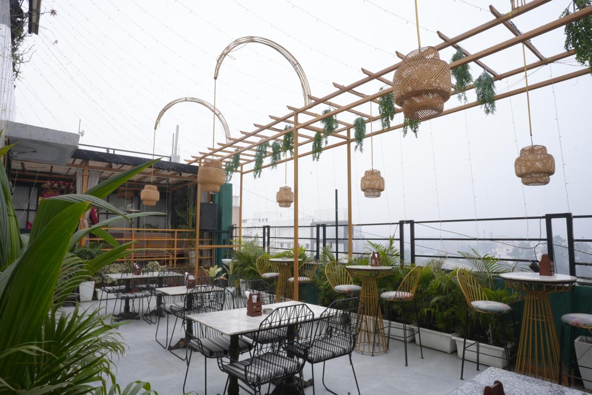 Hotel Silkhouse Premier Danapur Екстериор снимка